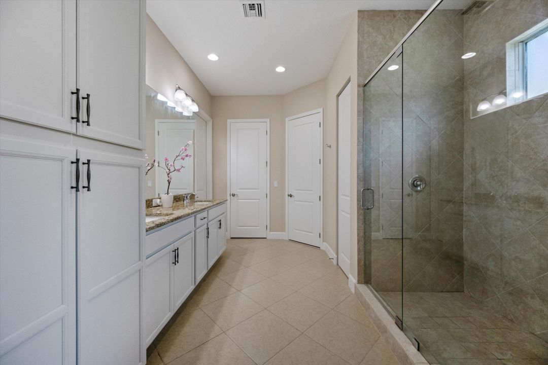 For Sale: $750,000 (4 beds, 3 baths, 2982 Square Feet)