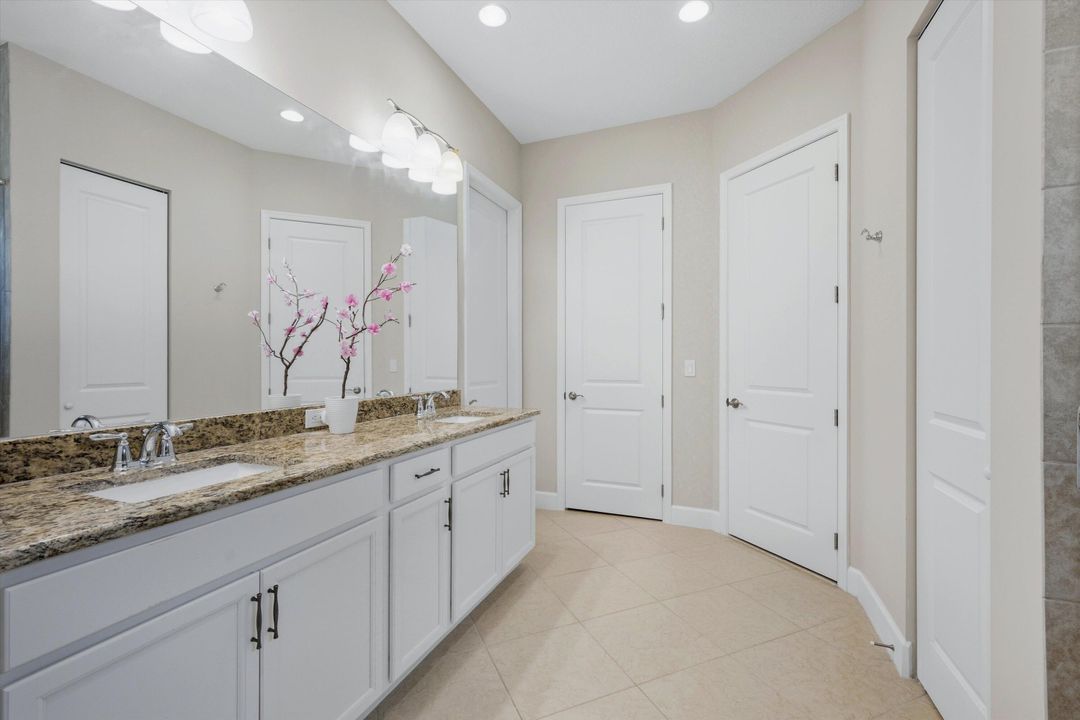 For Sale: $750,000 (4 beds, 3 baths, 2982 Square Feet)