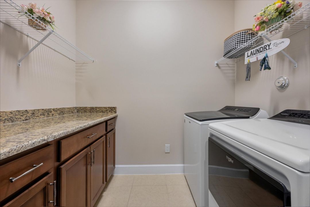 For Sale: $750,000 (4 beds, 3 baths, 2982 Square Feet)