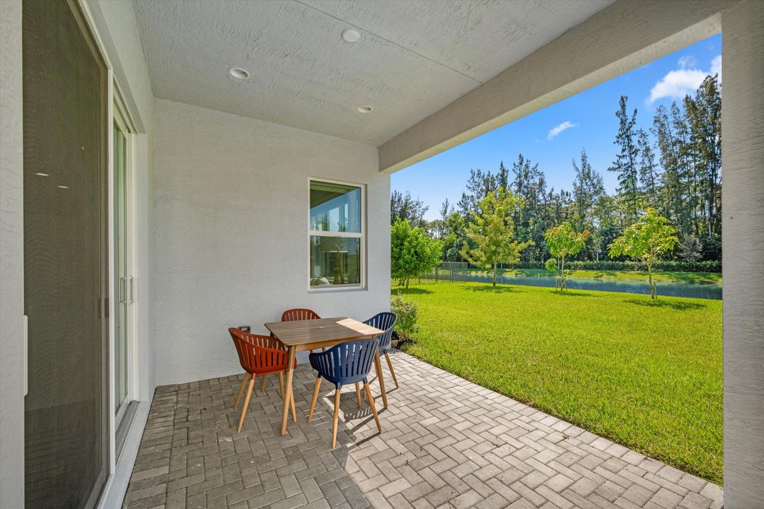 For Sale: $750,000 (4 beds, 3 baths, 2982 Square Feet)