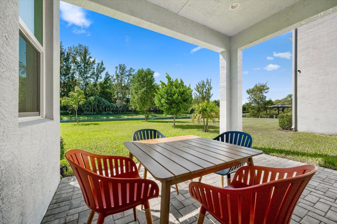 For Sale: $750,000 (4 beds, 3 baths, 2982 Square Feet)