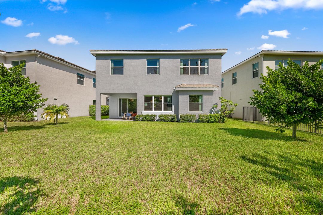 For Sale: $750,000 (4 beds, 3 baths, 2982 Square Feet)