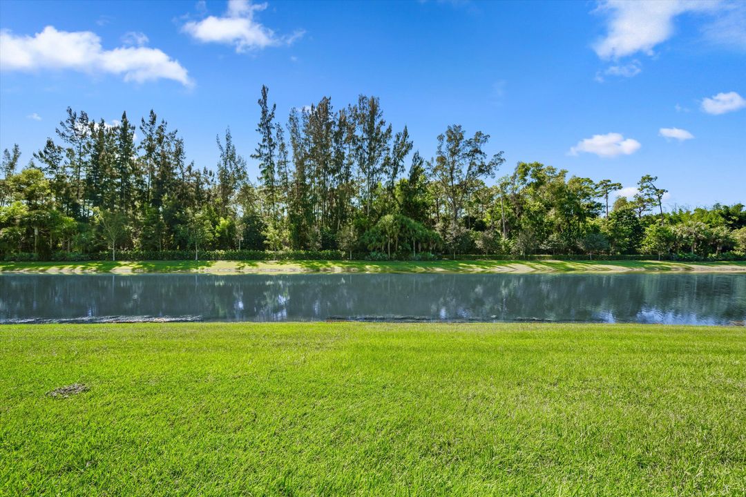 For Sale: $750,000 (4 beds, 3 baths, 2982 Square Feet)