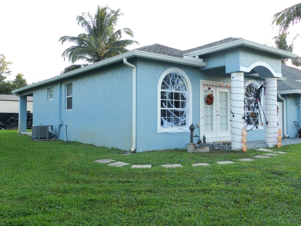 出租: $2,200 (1 贝兹, 1 浴室, 900 平方英尺)