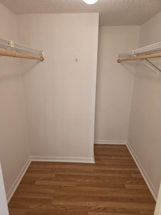 合同活跃: $289,000 (2 贝兹, 2 浴室, 1178 平方英尺)