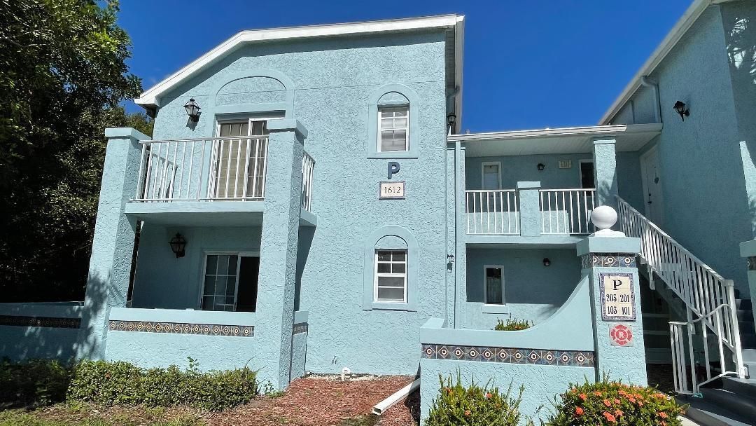 For Sale: $182,500 (2 beds, 2 baths, 874 Square Feet)