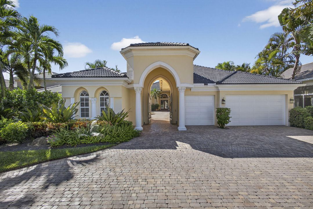 Vendido Recientemente: $2,197,000 (3 camas, 3 baños, 3815 Pies cuadrados)