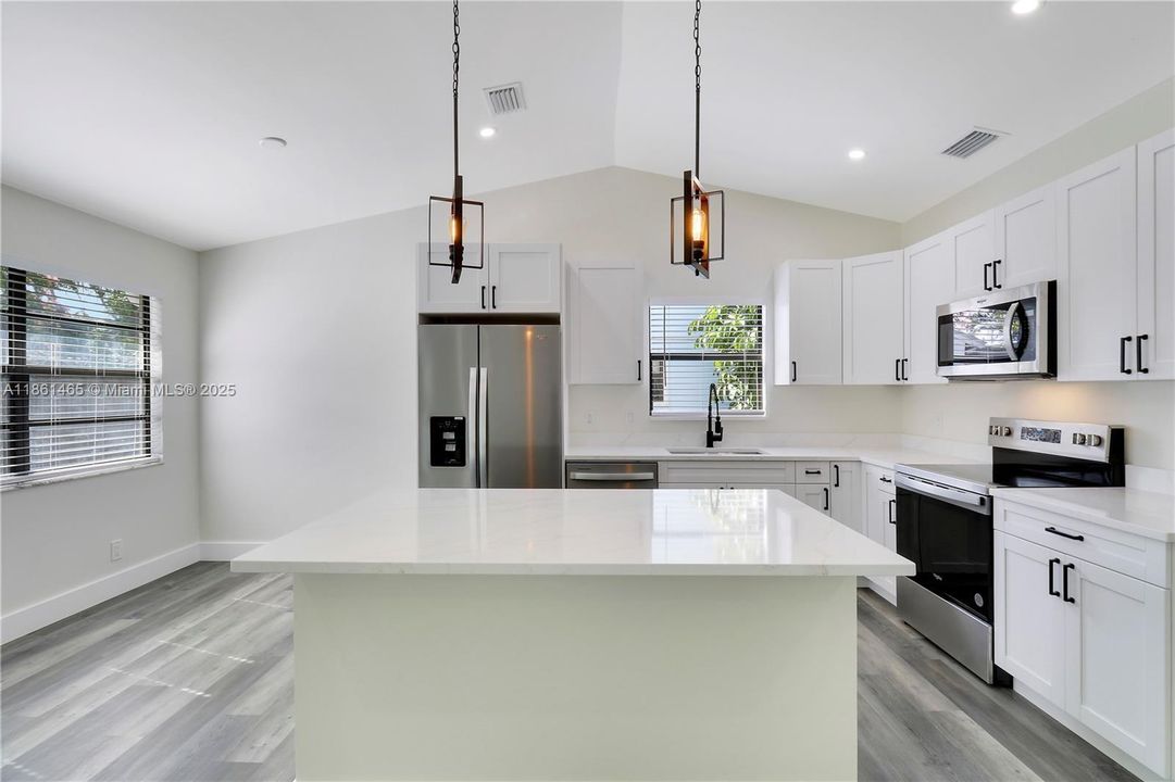 Под контрактом: $3,500 (3 спален, 2 ванн, 1152 Квадратных фут)