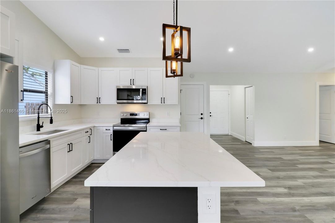 Под контрактом: $3,500 (3 спален, 2 ванн, 1152 Квадратных фут)