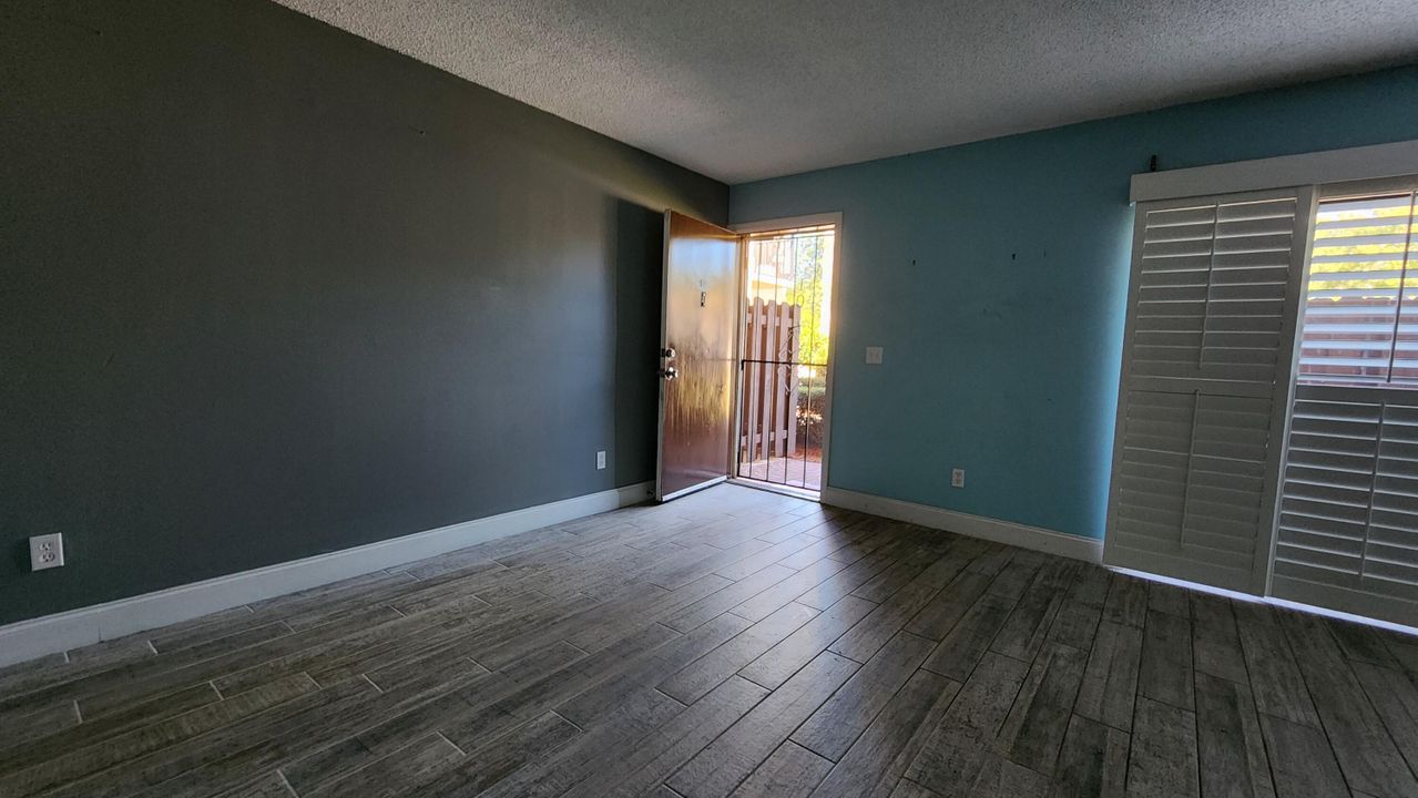 For Rent: $1,600 (1 beds, 1 baths, 840 Square Feet)