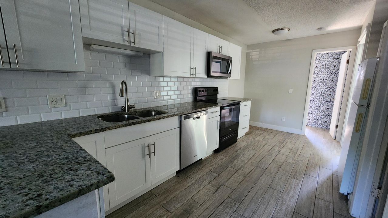 For Rent: $1,600 (1 beds, 1 baths, 840 Square Feet)