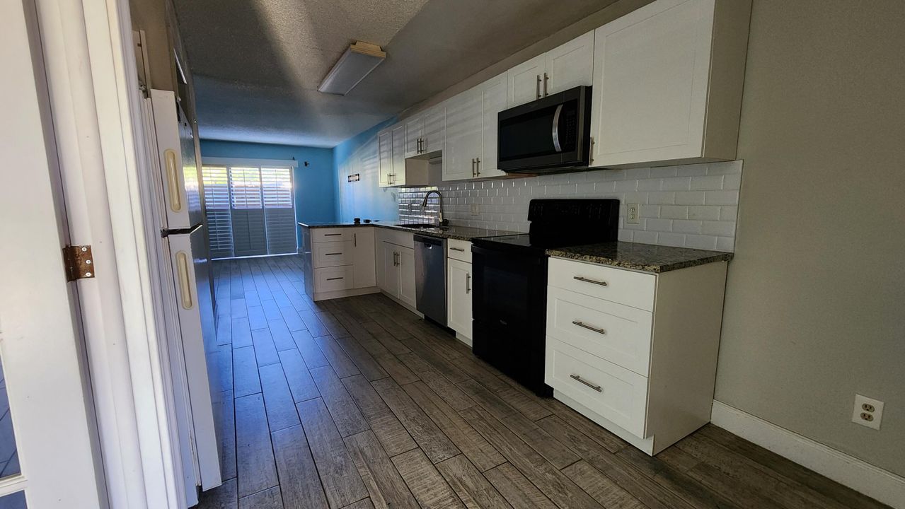 For Rent: $1,600 (1 beds, 1 baths, 840 Square Feet)