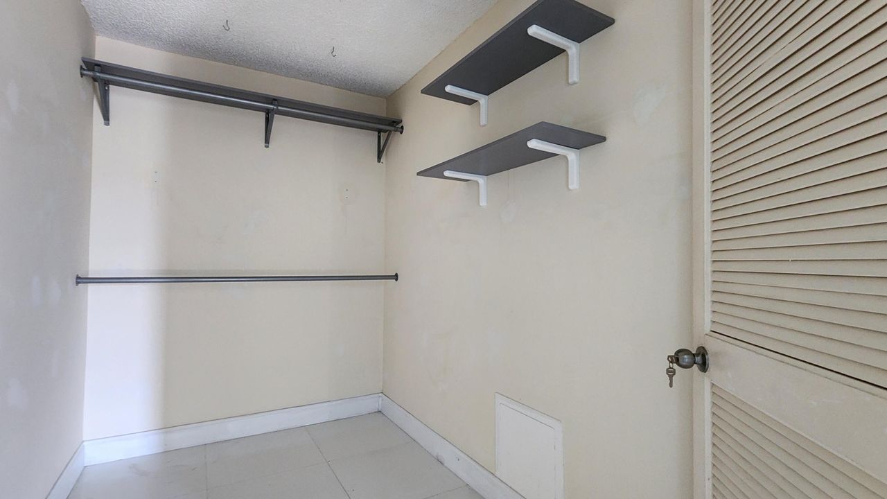 For Rent: $1,600 (1 beds, 1 baths, 840 Square Feet)