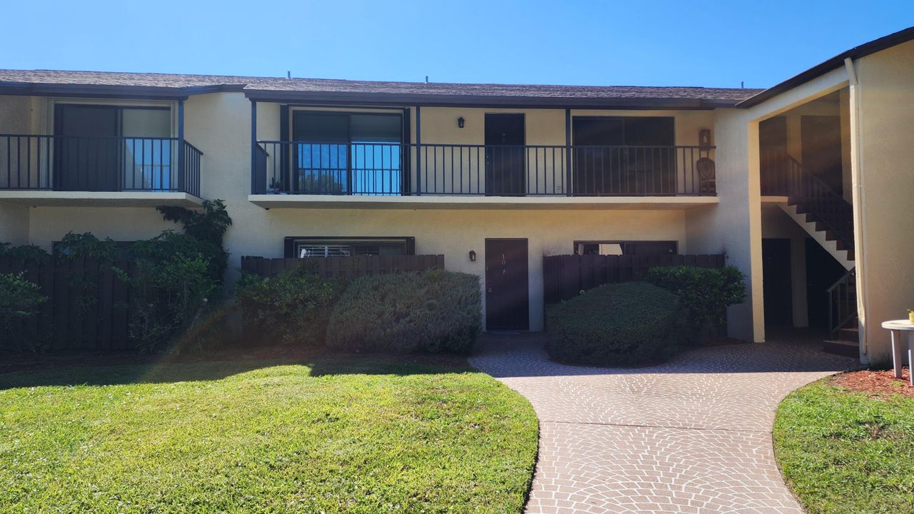 For Rent: $1,600 (1 beds, 1 baths, 840 Square Feet)