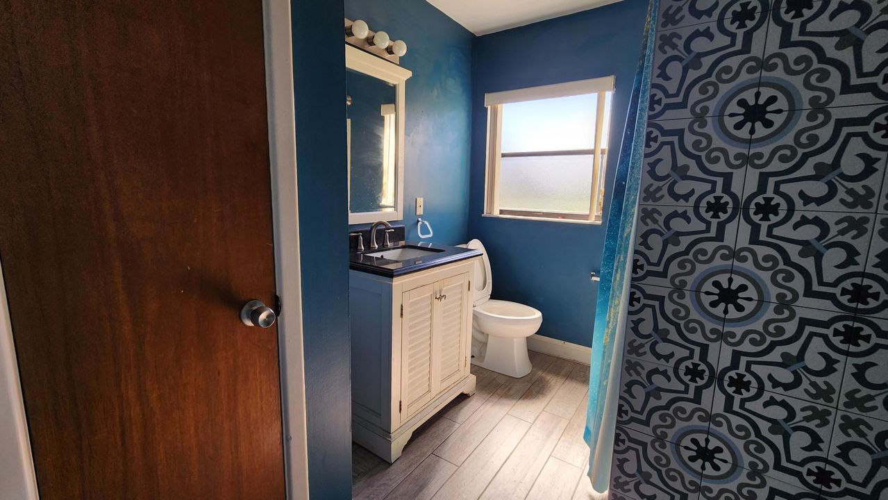 For Rent: $1,600 (1 beds, 1 baths, 840 Square Feet)