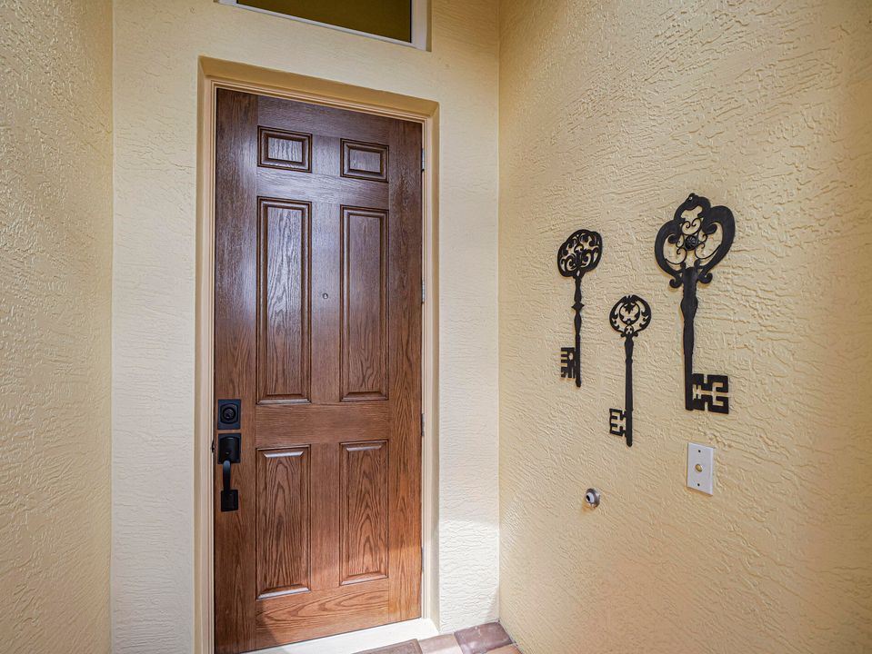 Activo con contrato: $415,000 (3 camas, 2 baños, 1881 Pies cuadrados)