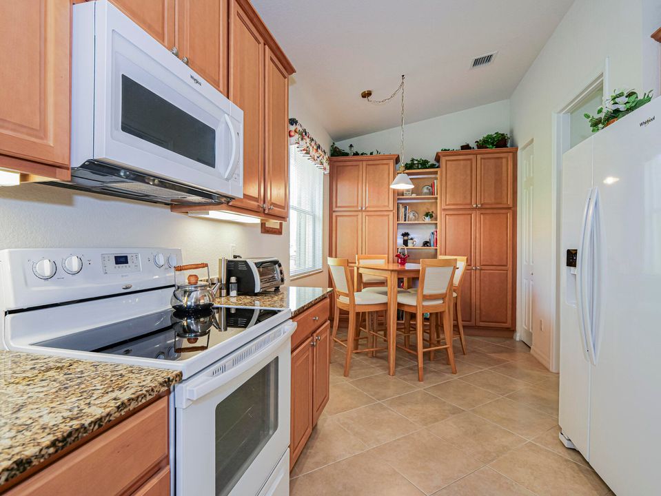 Activo con contrato: $415,000 (3 camas, 2 baños, 1881 Pies cuadrados)