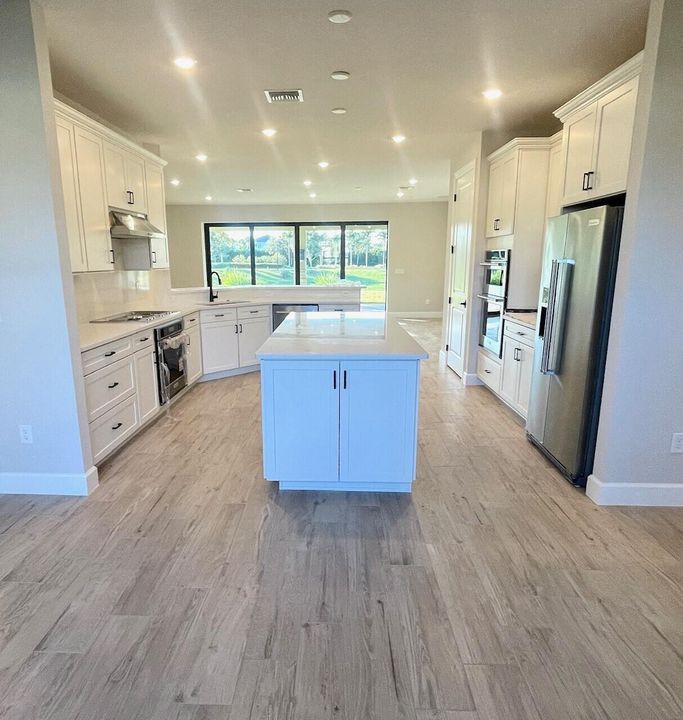 Под контрактом: $599,106 (3 спален, 3 ванн, 2590 Квадратных фут)