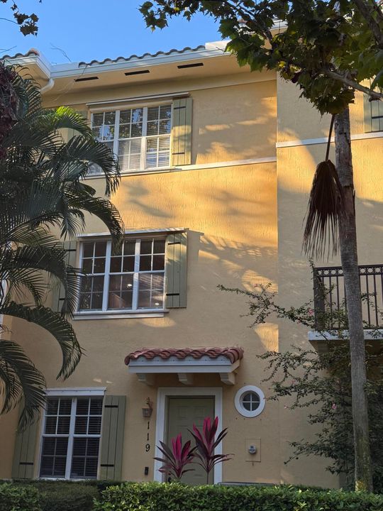 Recently Rented: $3,500 (3 beds, 2 baths, 1839 Square Feet)