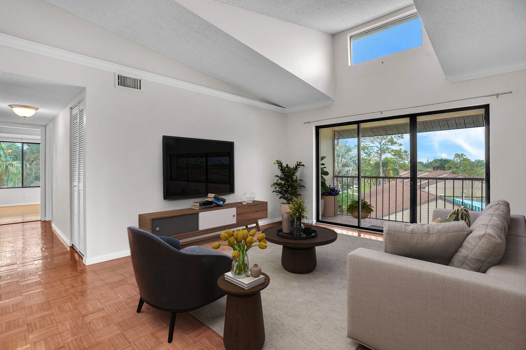 For Sale: $225,000 (2 beds, 2 baths, 1068 Square Feet)