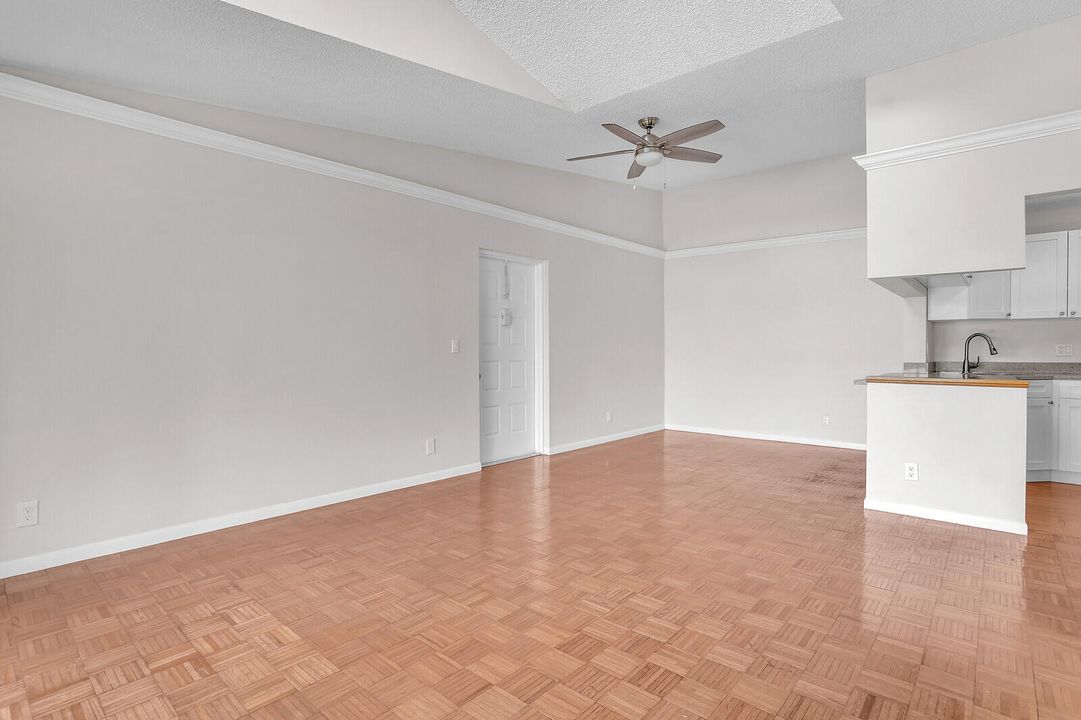 For Sale: $225,000 (2 beds, 2 baths, 1068 Square Feet)