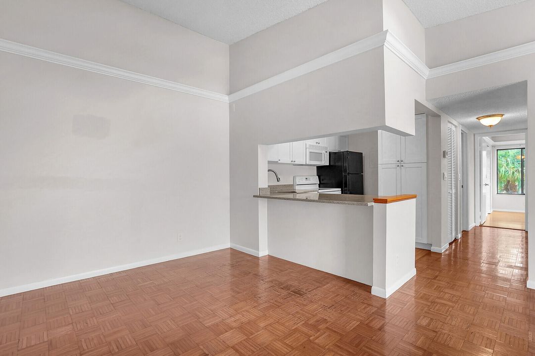 For Sale: $225,000 (2 beds, 2 baths, 1068 Square Feet)