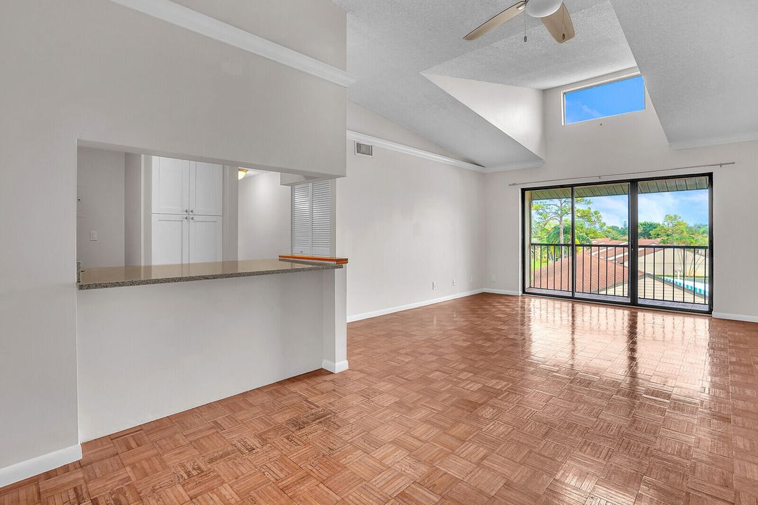 For Sale: $225,000 (2 beds, 2 baths, 1068 Square Feet)