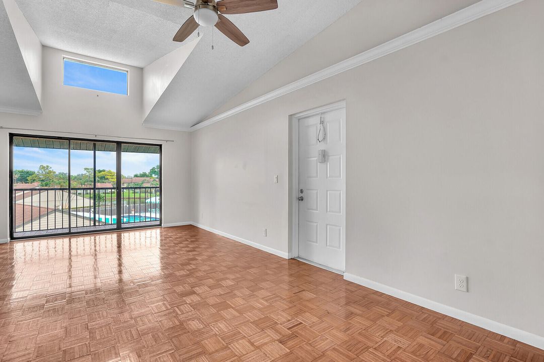 For Sale: $225,000 (2 beds, 2 baths, 1068 Square Feet)