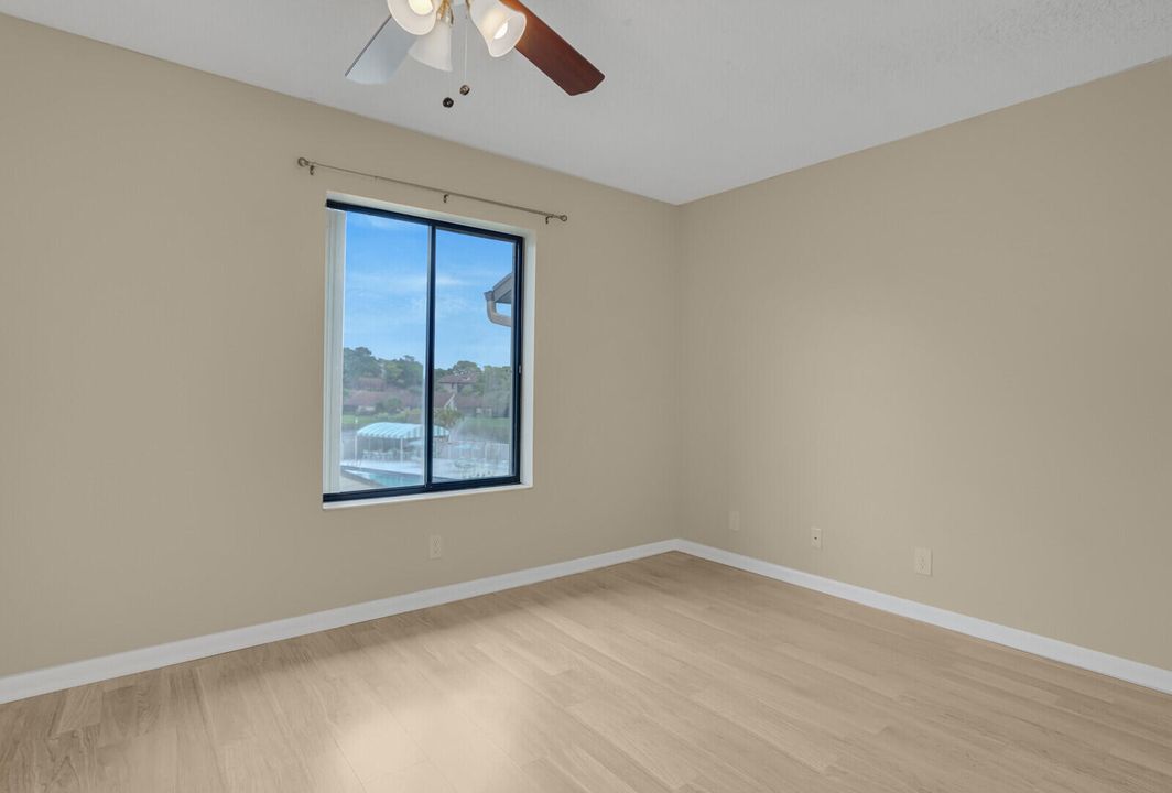 For Sale: $225,000 (2 beds, 2 baths, 1068 Square Feet)