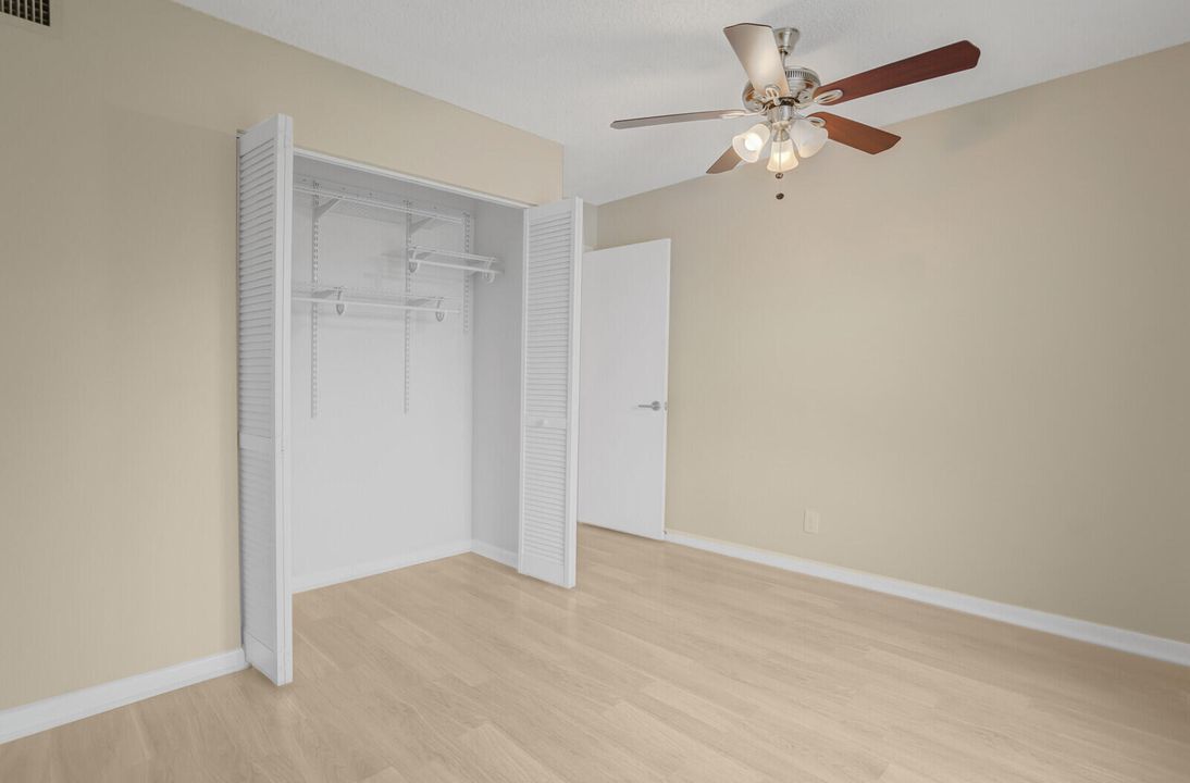 For Sale: $225,000 (2 beds, 2 baths, 1068 Square Feet)