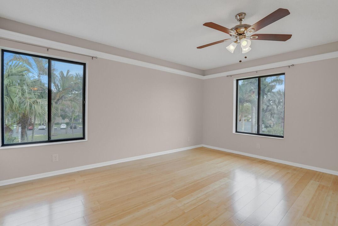 For Sale: $225,000 (2 beds, 2 baths, 1068 Square Feet)