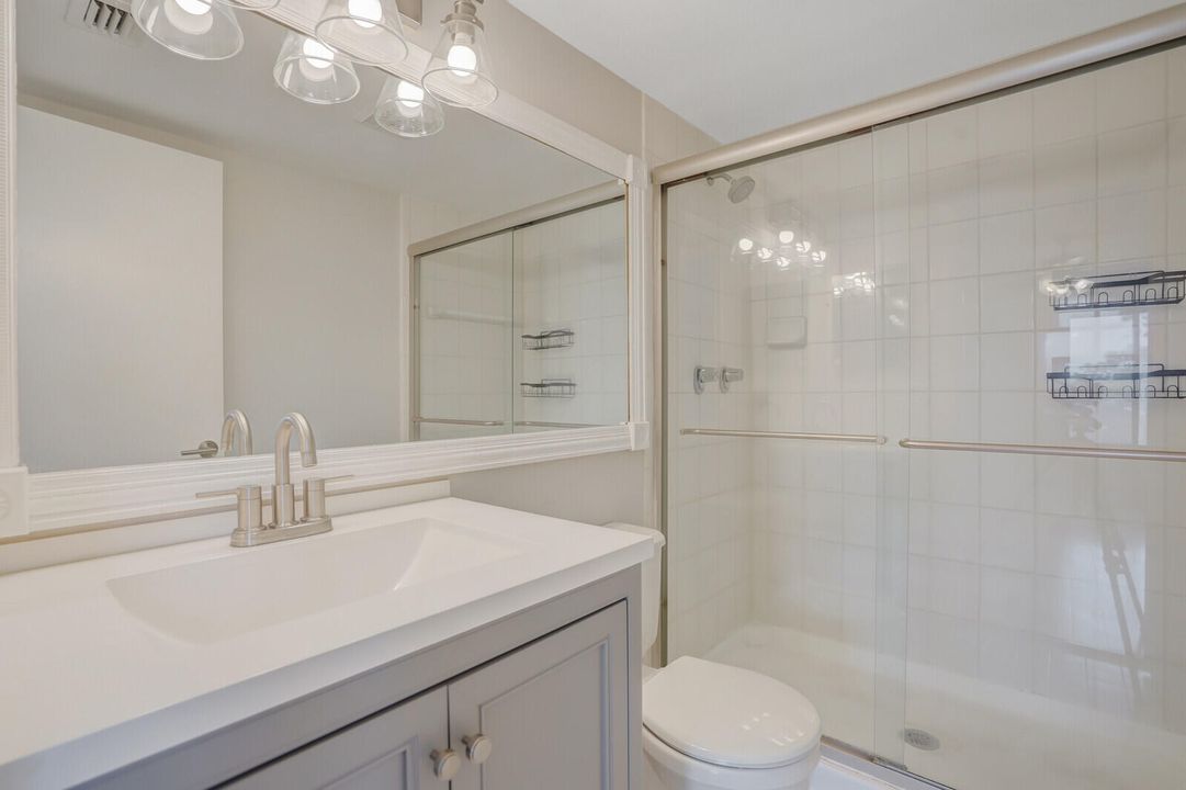For Sale: $225,000 (2 beds, 2 baths, 1068 Square Feet)