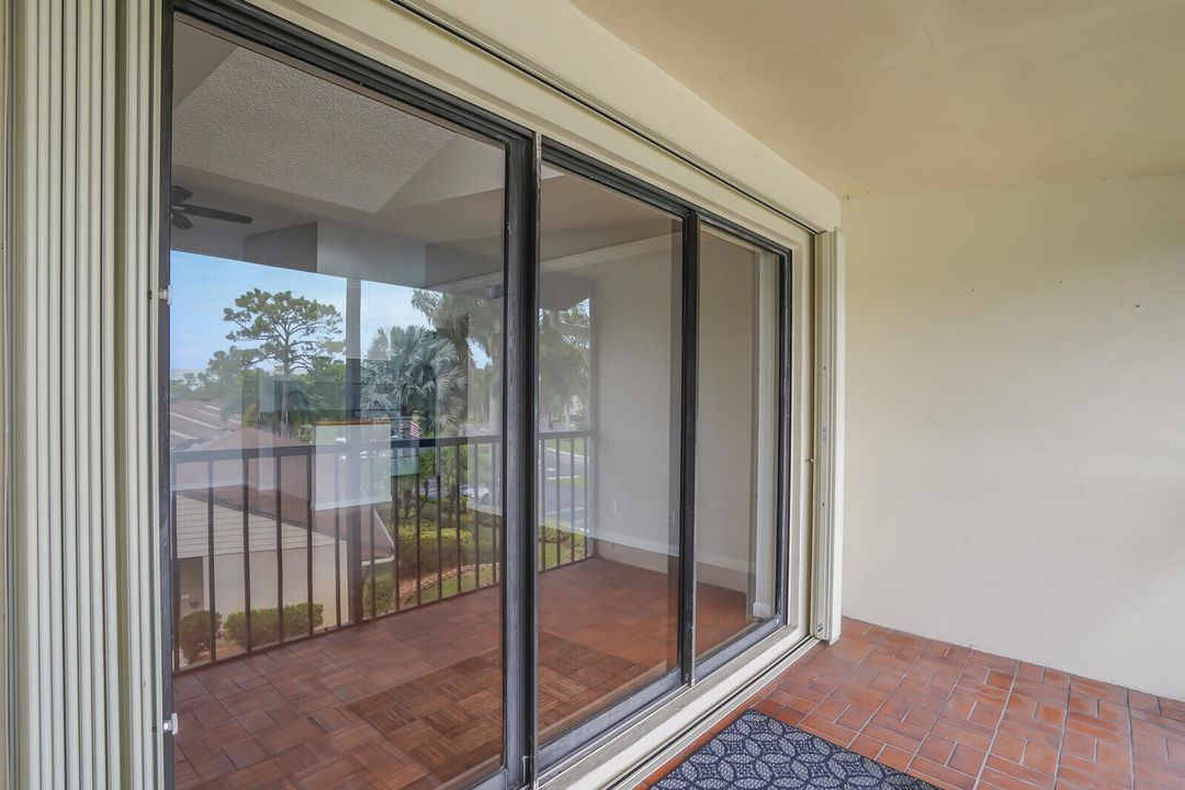 For Sale: $225,000 (2 beds, 2 baths, 1068 Square Feet)