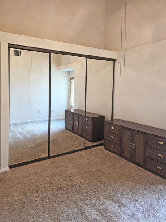 合同活跃: $975,000 (3 贝兹, 2 浴室, 1889 平方英尺)