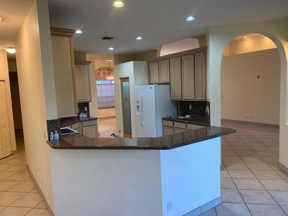 出租: $3,750 (4 贝兹, 3 浴室, 3014 平方英尺)