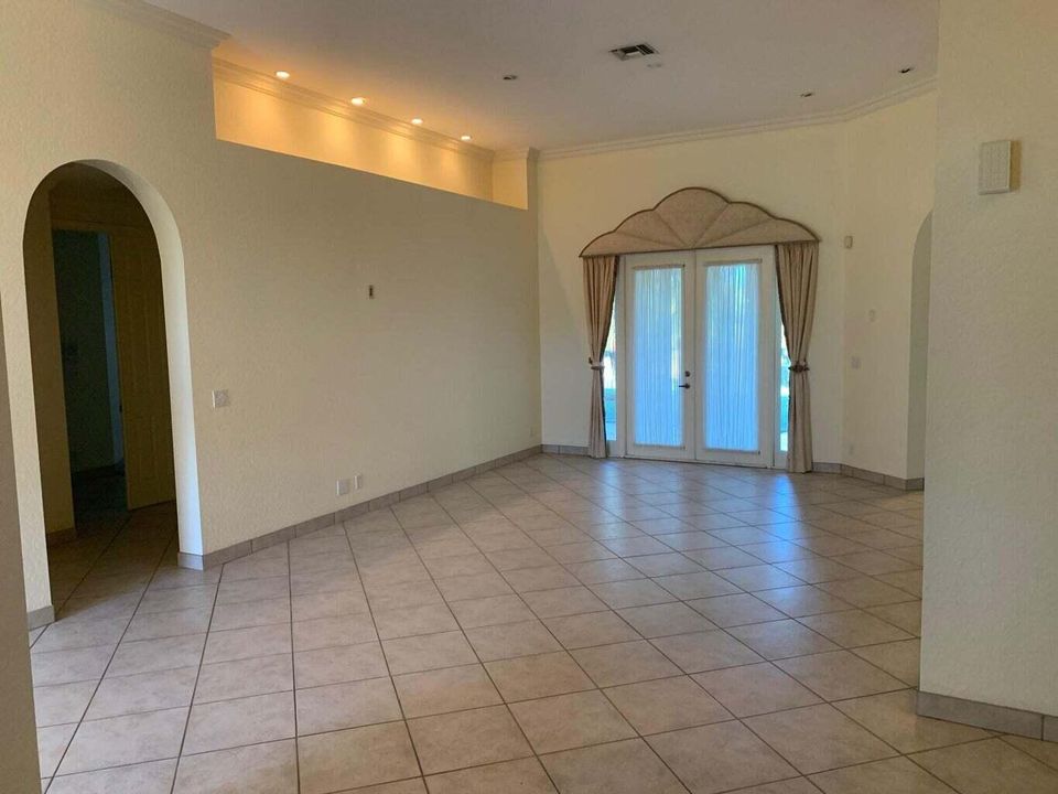 出租: $3,750 (4 贝兹, 3 浴室, 3014 平方英尺)