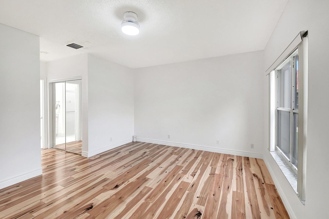 合同活跃: $3,000 (3 贝兹, 2 浴室, 1592 平方英尺)