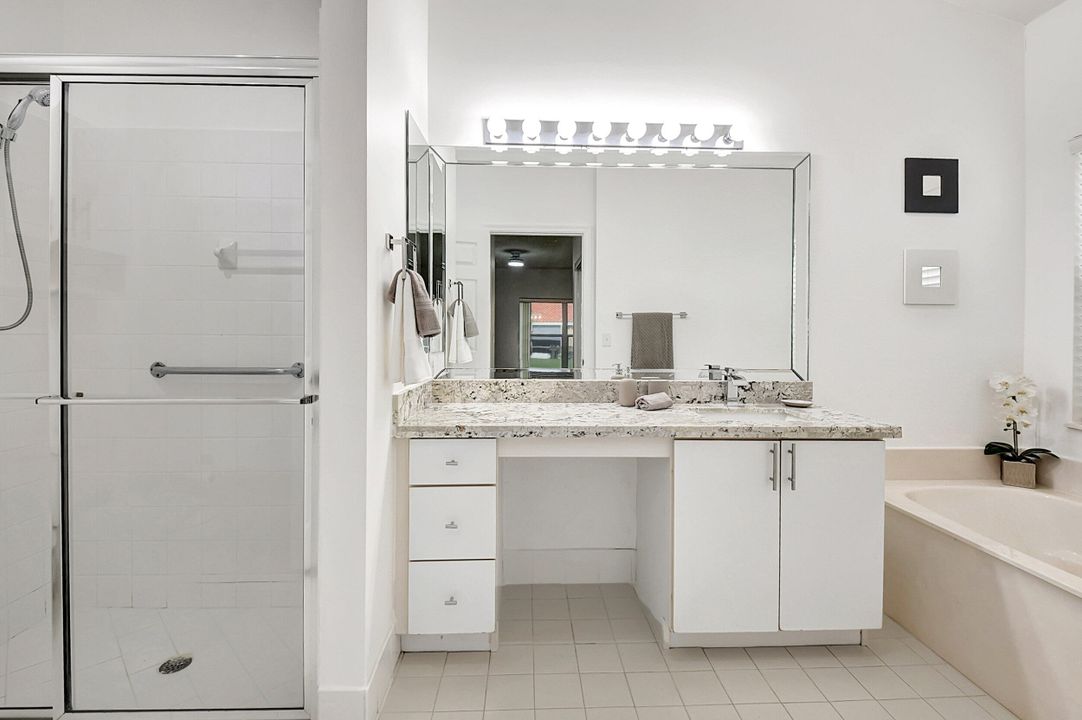 合同活跃: $3,000 (3 贝兹, 2 浴室, 1592 平方英尺)