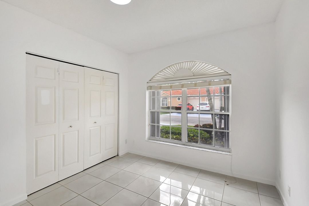 合同活跃: $3,000 (3 贝兹, 2 浴室, 1592 平方英尺)