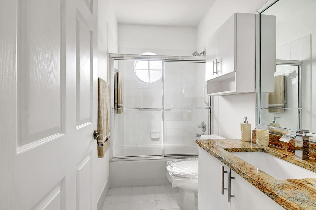 合同活跃: $3,000 (3 贝兹, 2 浴室, 1592 平方英尺)