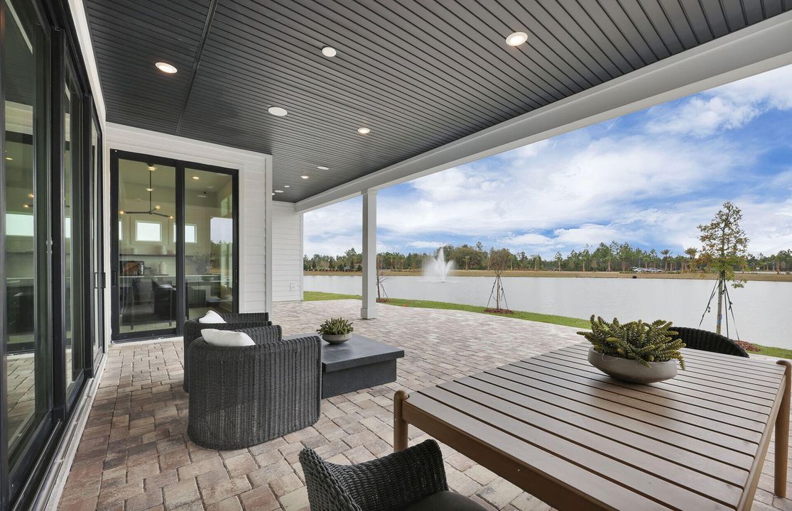 Active With Contract: $2,143,640 (5 beds, 6 baths, 5299 Square Feet)