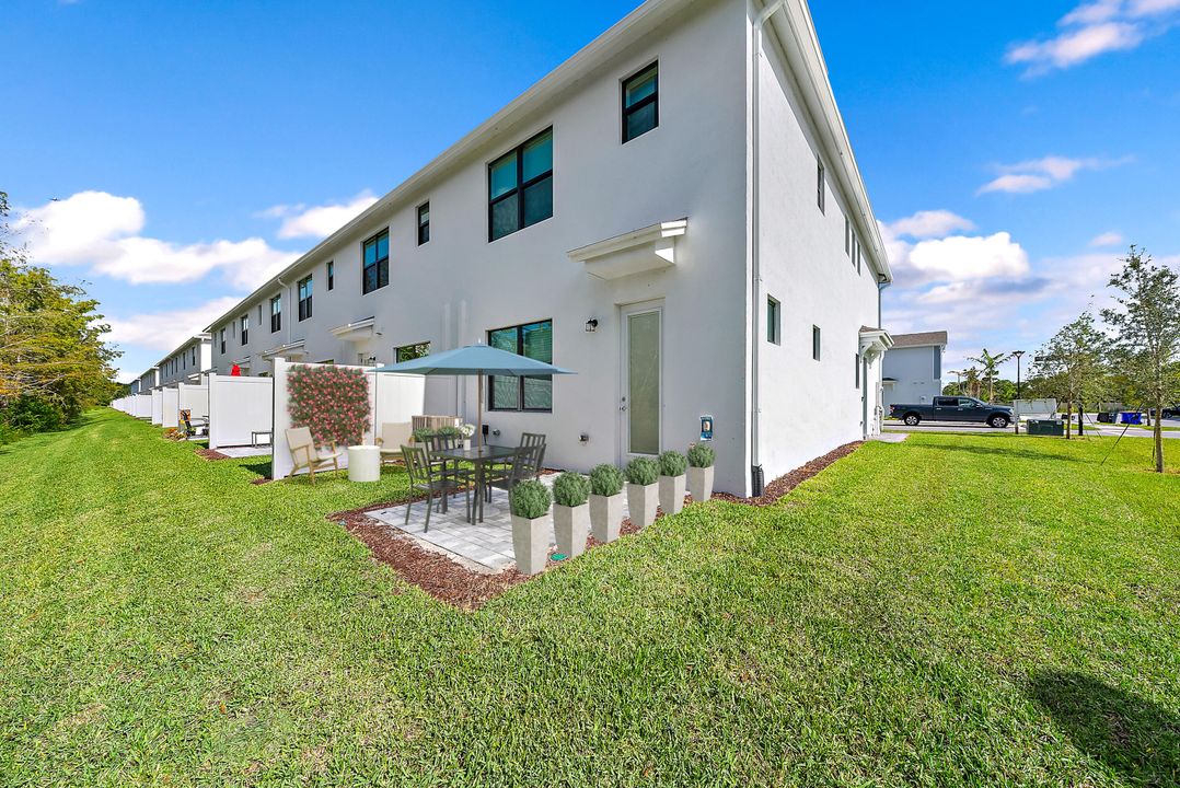 For Sale: $455,000 (3 beds, 2 baths, 1750 Square Feet)