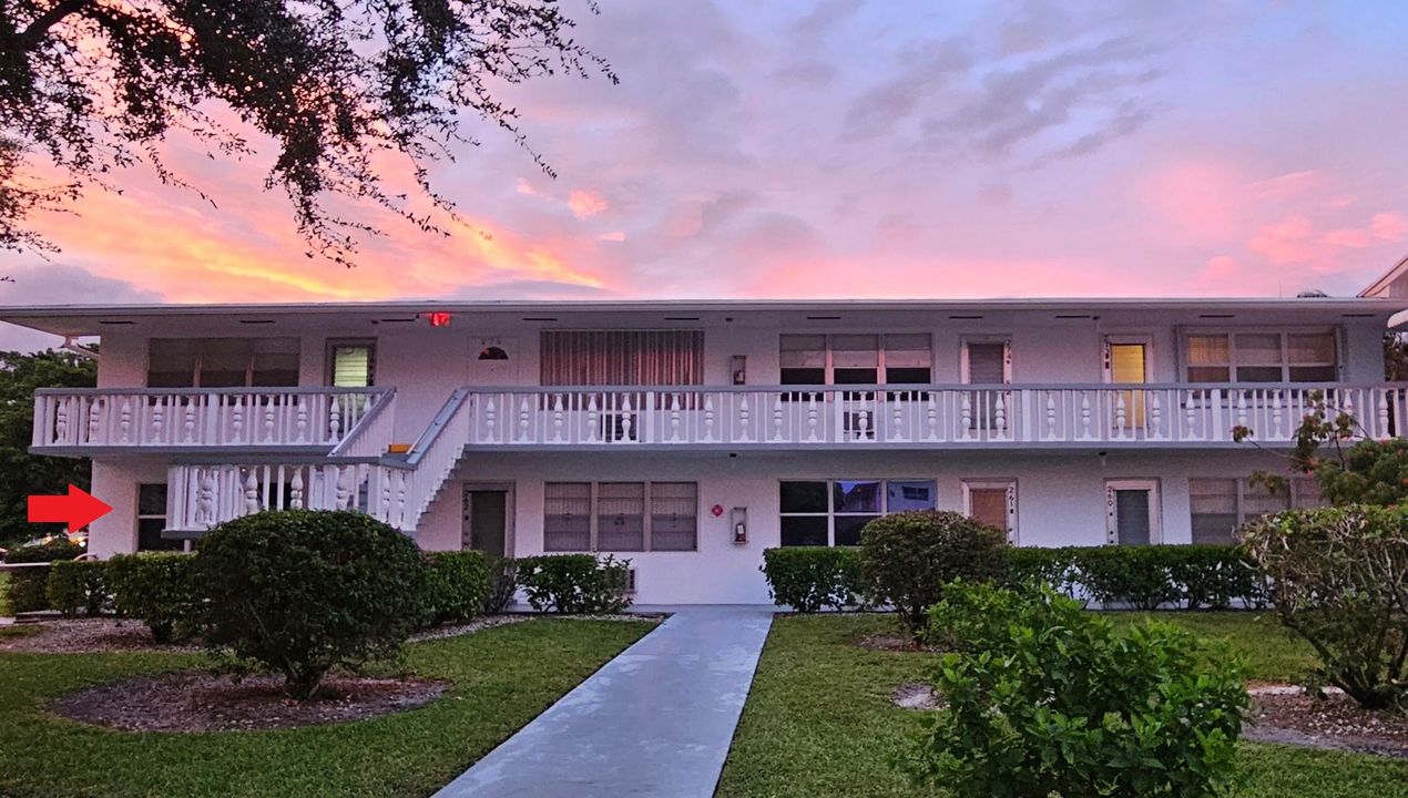 For Sale: $77,000 (1 beds, 1 baths, 702 Square Feet)