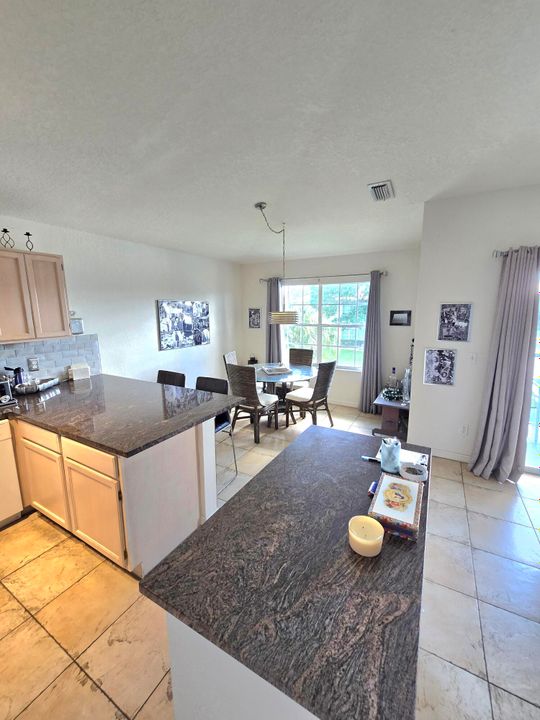 For Sale: $219,900 (2 beds, 2 baths, 1029 Square Feet)