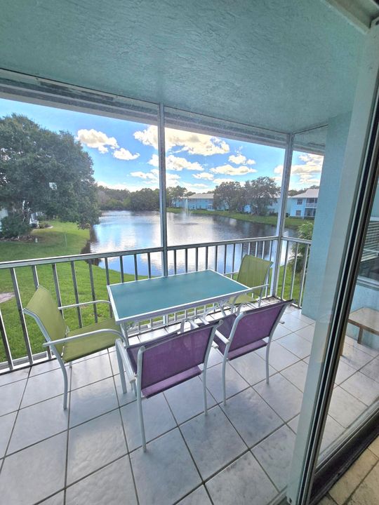 For Sale: $219,900 (2 beds, 2 baths, 1029 Square Feet)