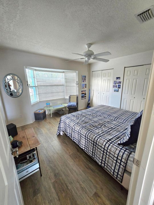 For Sale: $219,900 (2 beds, 2 baths, 1029 Square Feet)