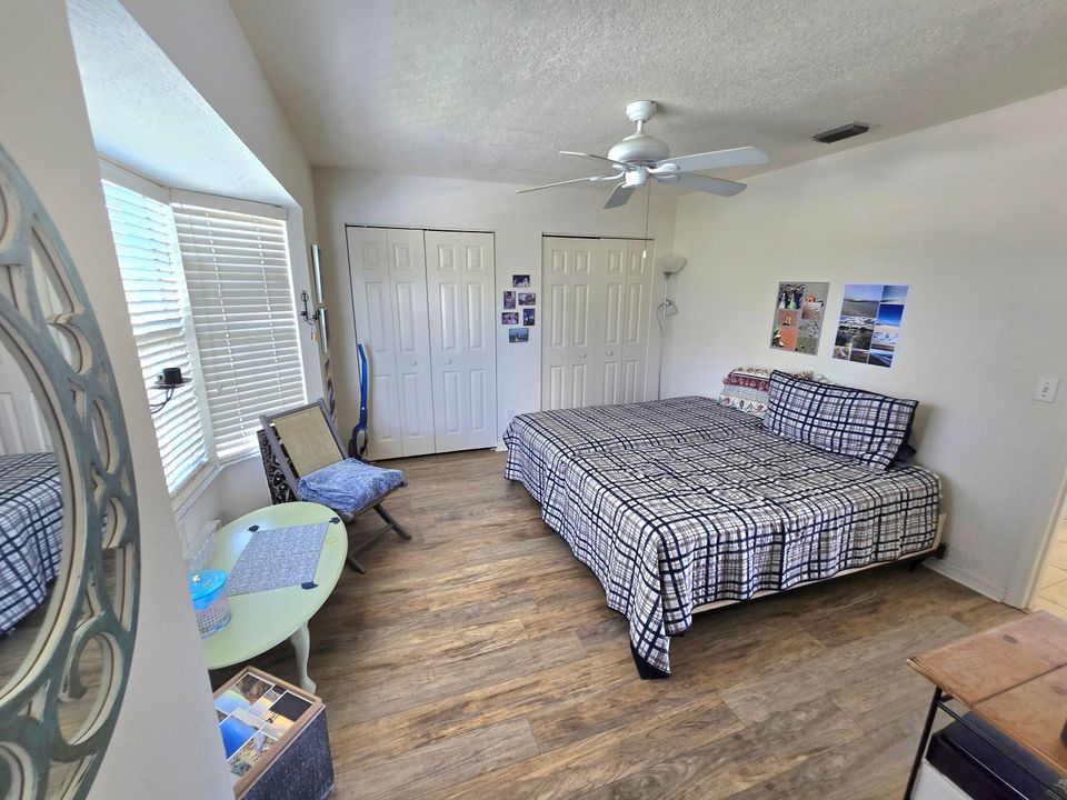 For Sale: $219,900 (2 beds, 2 baths, 1029 Square Feet)