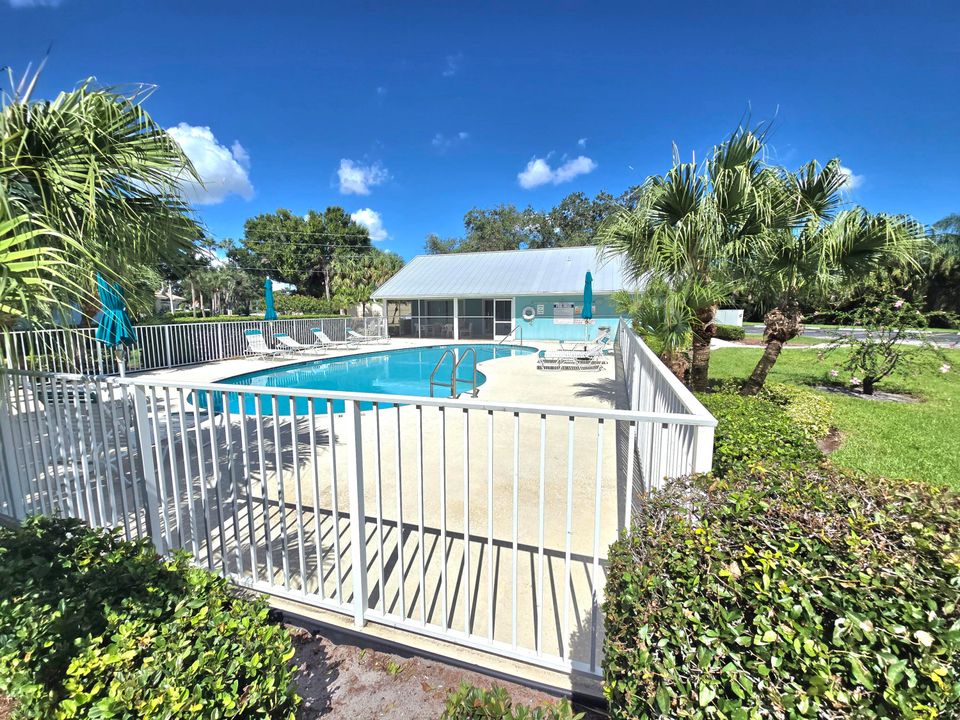 For Sale: $219,900 (2 beds, 2 baths, 1029 Square Feet)