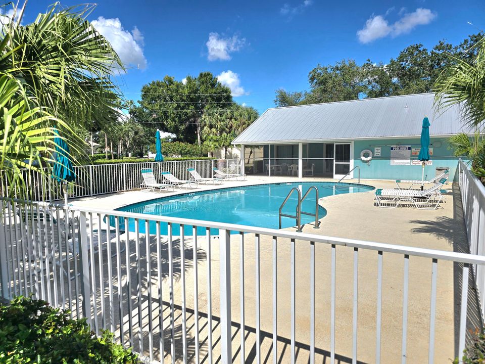 For Sale: $219,900 (2 beds, 2 baths, 1029 Square Feet)