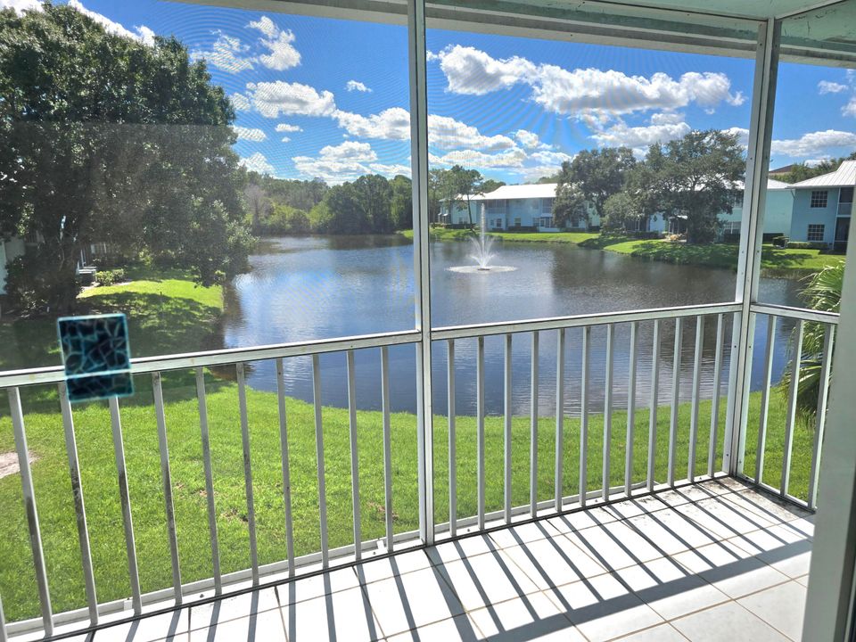 For Sale: $219,900 (2 beds, 2 baths, 1029 Square Feet)